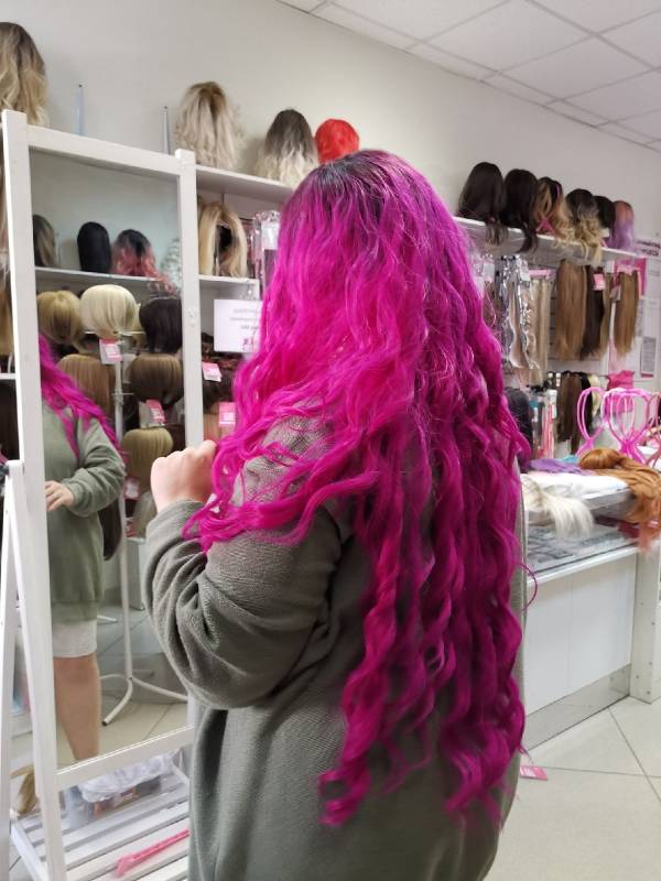 Фото Супердлинный парик 85см без челки в готовом локоне малиновый - магазин  "Домик Принцессы"