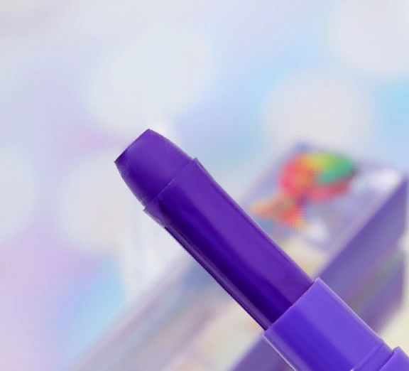 Фото Мелок для волос в форме карандаша таинственный фиолетовый, 1шт - магазин  "Домик Принцессы"