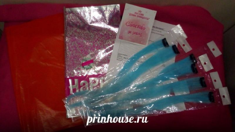 Фото Цветная узкая прядь на заколке цвет голубой - магазин  "Домик Принцессы"