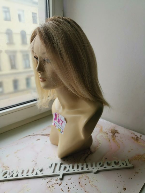 Фото Парик из натуральных волос с затемненными русыми корнями - магазин  "Домик Принцессы"