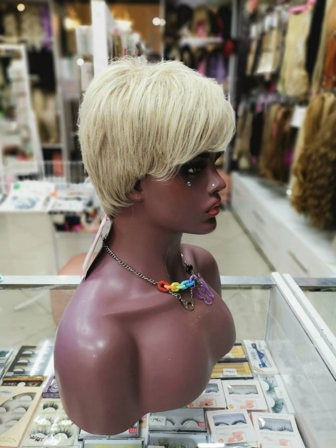 Фото Парик из термо волокна стрижка, платиновый блондин с русыми прядками - магазин  "Домик Принцессы"