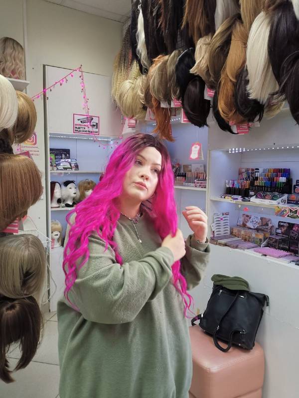 Фото Супердлинный парик 85см без челки в готовом локоне малиновый - магазин  "Домик Принцессы"