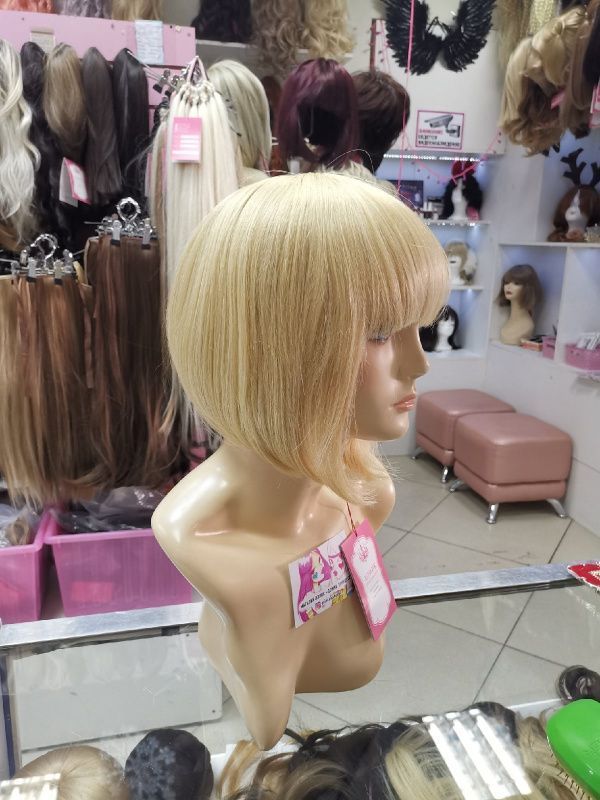 Фото Парик каре с прямой челкой теплый блондин из натуральных волос - магазин  "Домик Принцессы"