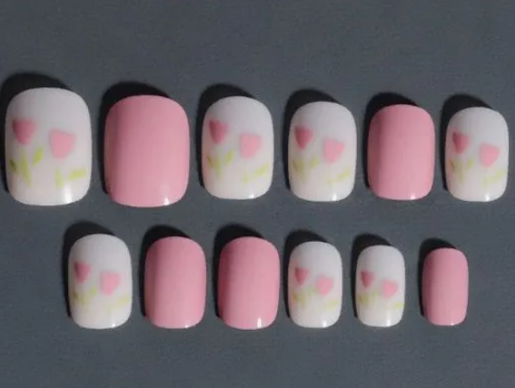 Фото Накладные ногти с клеевыми пластинами форма квадрат с сердечками 12 шт - магазин  "Домик Принцессы"