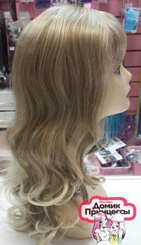 Фото Парик из искусственных волос длинный в локонах с челкой Цвет 15bt613 Микс блонд - магазин  "Домик Принцессы"