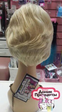 Фото Парик искусственный объемное каре с челкой Цвет JR102 Блонд - магазин  "Домик Принцессы"