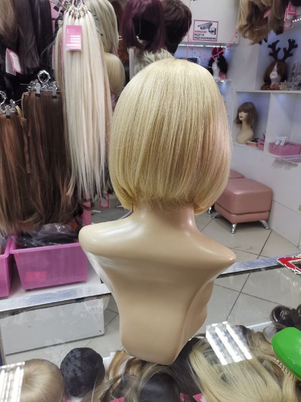 Фото Парик каре с прямой челкой теплый блондин из натуральных волос - магазин  "Домик Принцессы"